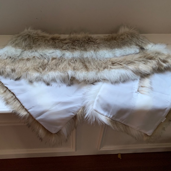 Faux fox fur shawl wrap stole - Picture 6 of 7